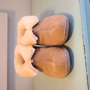 Minnetonka Sheepskin Ankle Boot